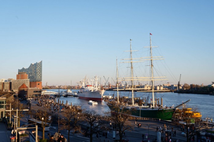 Hamburg - Landungsbrücken und Elbphilharmonie