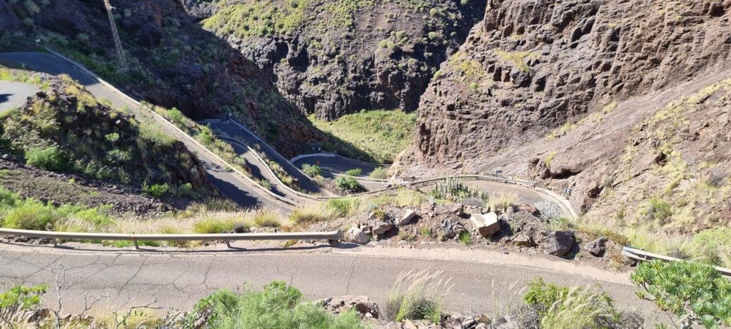 Kurven im Barranco de la Aldea